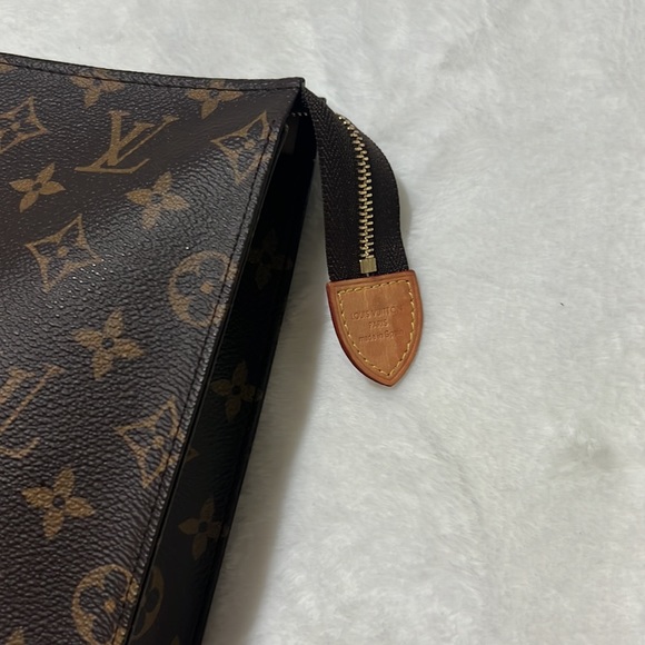 ♡LOUIS VUITTON Clutch 26♡ - Picture 12 of 13